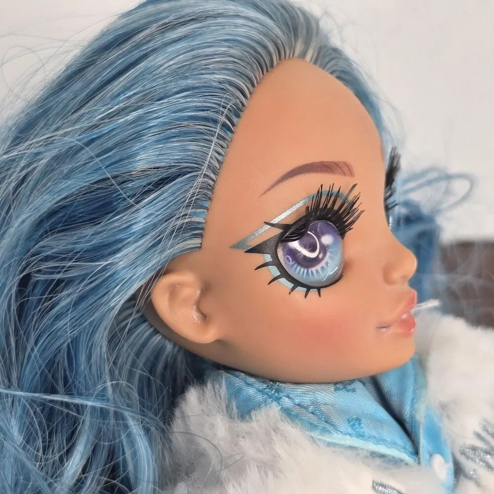 Rainbow High Skyler Blue Doll Blue Hair Pajamas Robe Slippers Faux Fur Coat